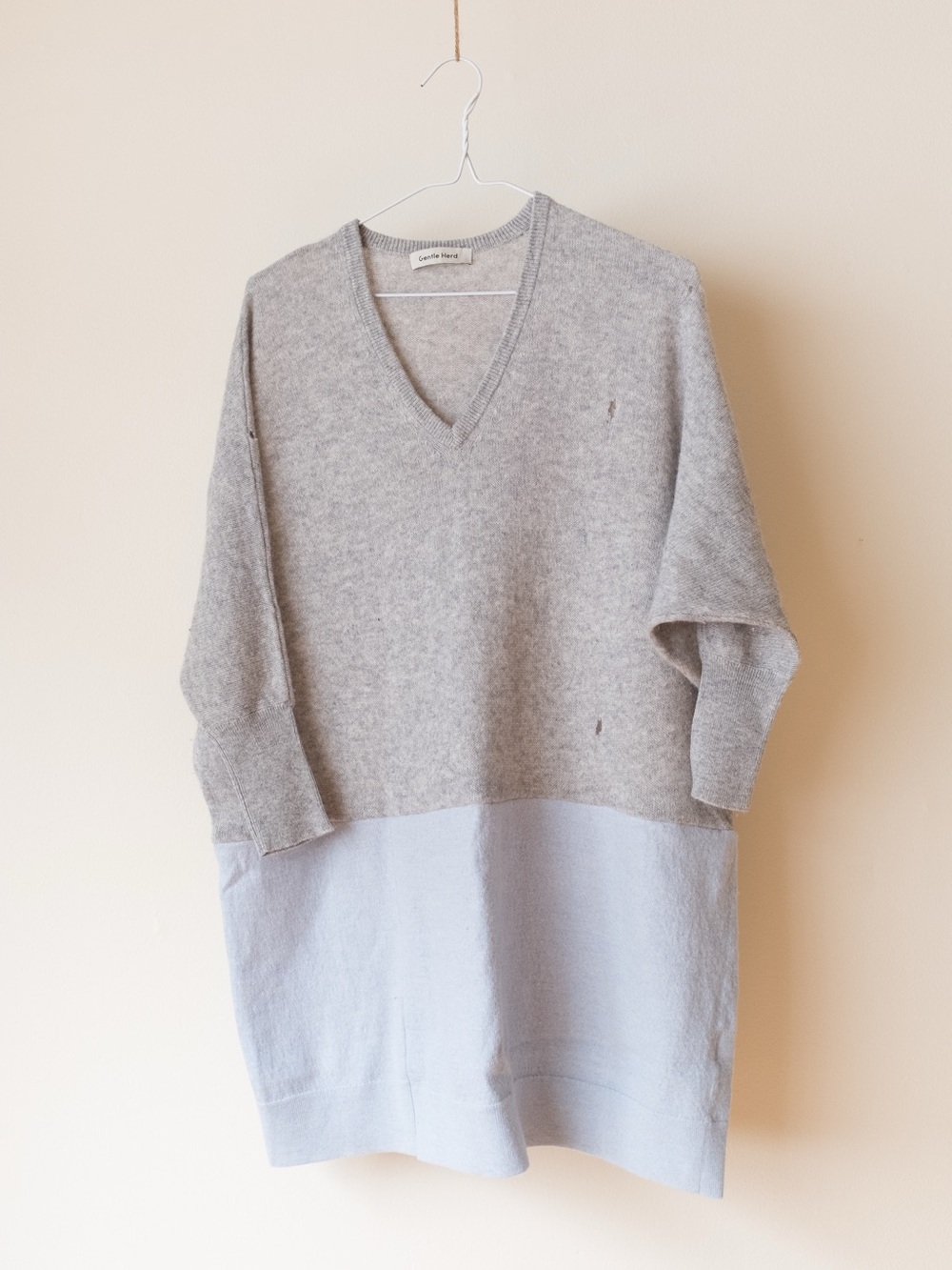 Neutral Gray & Light Blue V-Neck Colorblock Sweater